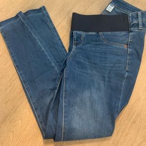 Maternity bundle - jeans, workout leggings & shorts